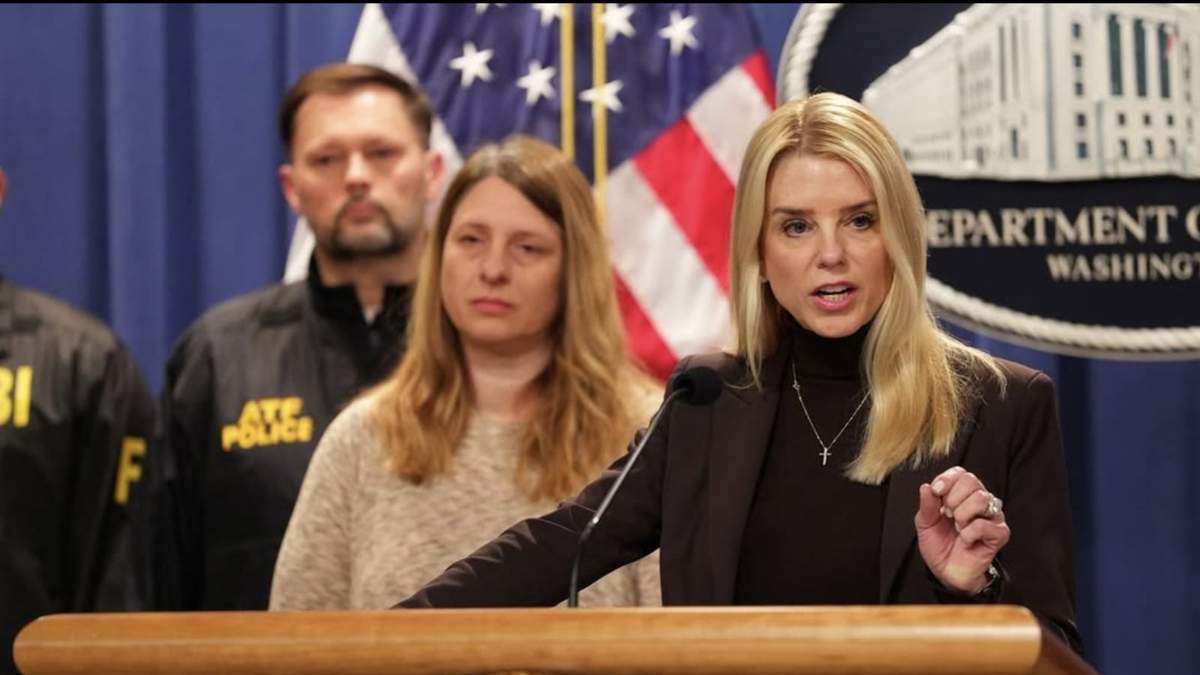 La fiscal general Pamela Bondi