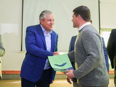 Figueroa entregó el Premio Estímulo a la Sanidad y Calidad Frutícola a fruticultores locales