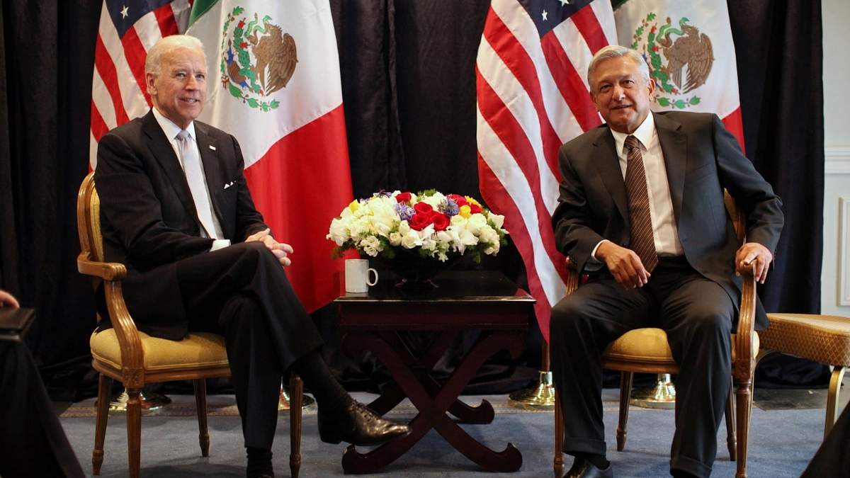 Foto de archivo de Joe bien y Andrés Manuel López Obrador. Fuente: (Twitter)