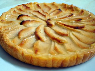 Sin harina y sin azúcar: cómo es la receta de la deliciosa tarta de manzana que revoluciona las redes