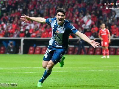 Pachuca se enfila al campeonato tras golear 5-1 al Toluca en la ida de la final