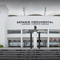 Cae techo sobre aficionados del estadio Monumental en Chile; hay heridos
