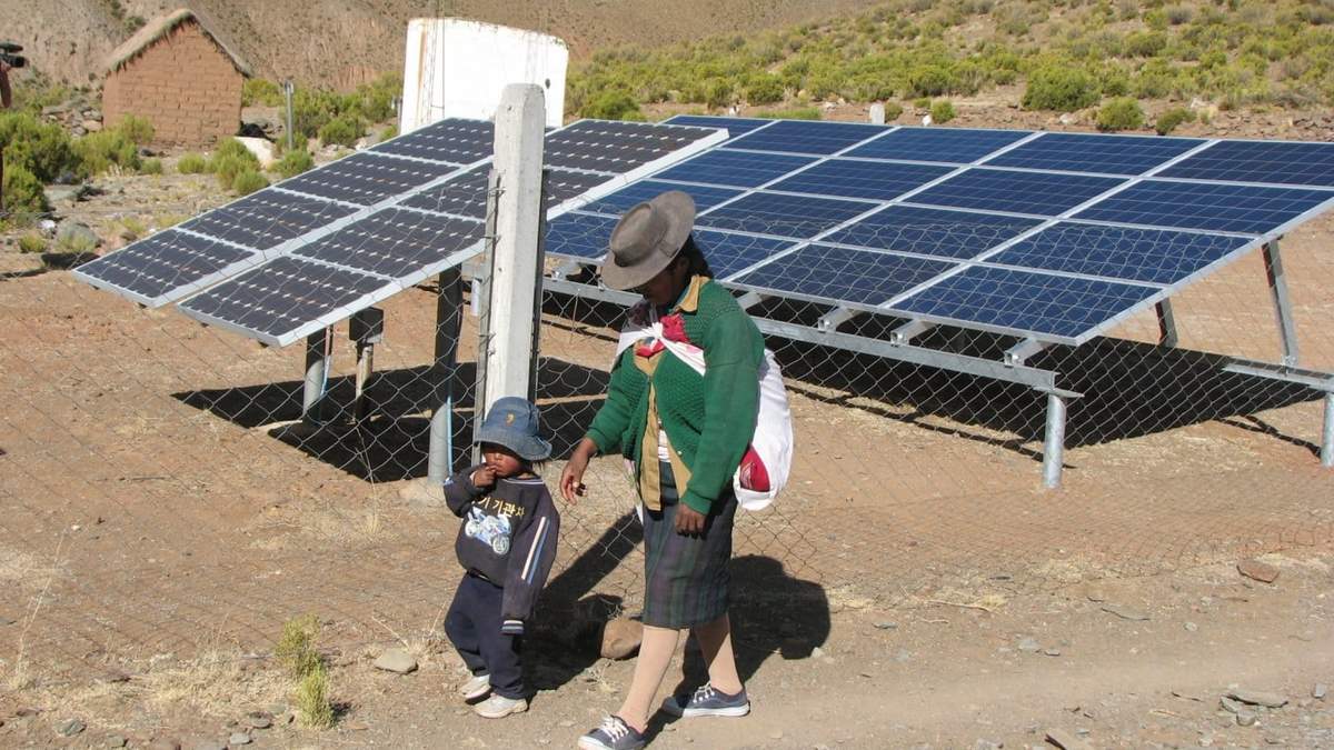 Paneles solares ubicados en localidades rurales. Fuente: (Twitter)