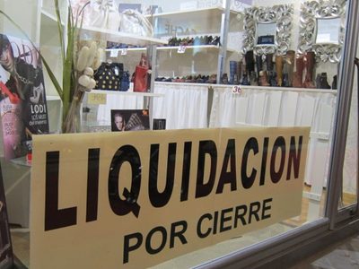 Crisis económica: dos históricas marcas de ropa cierran sus puertas en Argentina