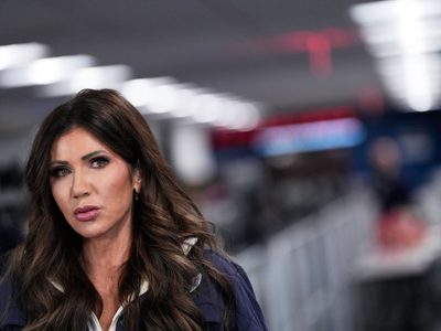 Crece el clamor para que renuncie Kristi Noem tras muertes en Minneapolis
