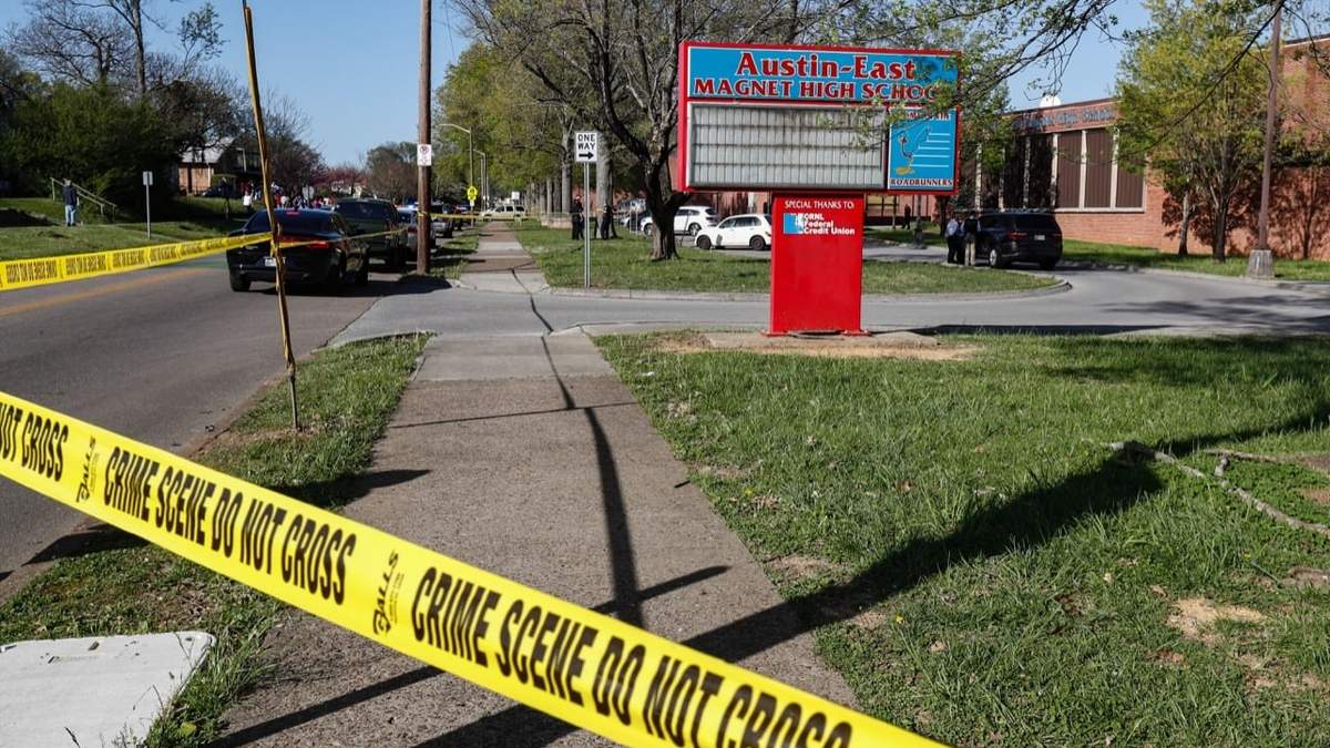 El tiroteo se presentó en el Instituto Austin-East Magnet