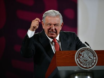 AMLO estalla contra Ceci Flores por "traficar con el dolor humano" sobre crematorio clandestino