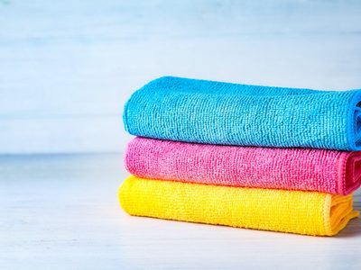 El secreto de la abuela para blanquear tus toallas de cocina y dejarlas como recién compradas