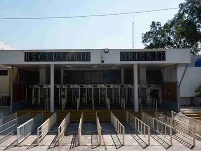 Reportan posible fuga de reo del Reclusorio Oriente; director y custodios son presentados ante el MP