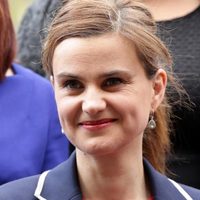 Balean y apuñalan a legisladora... en Inglaterra
