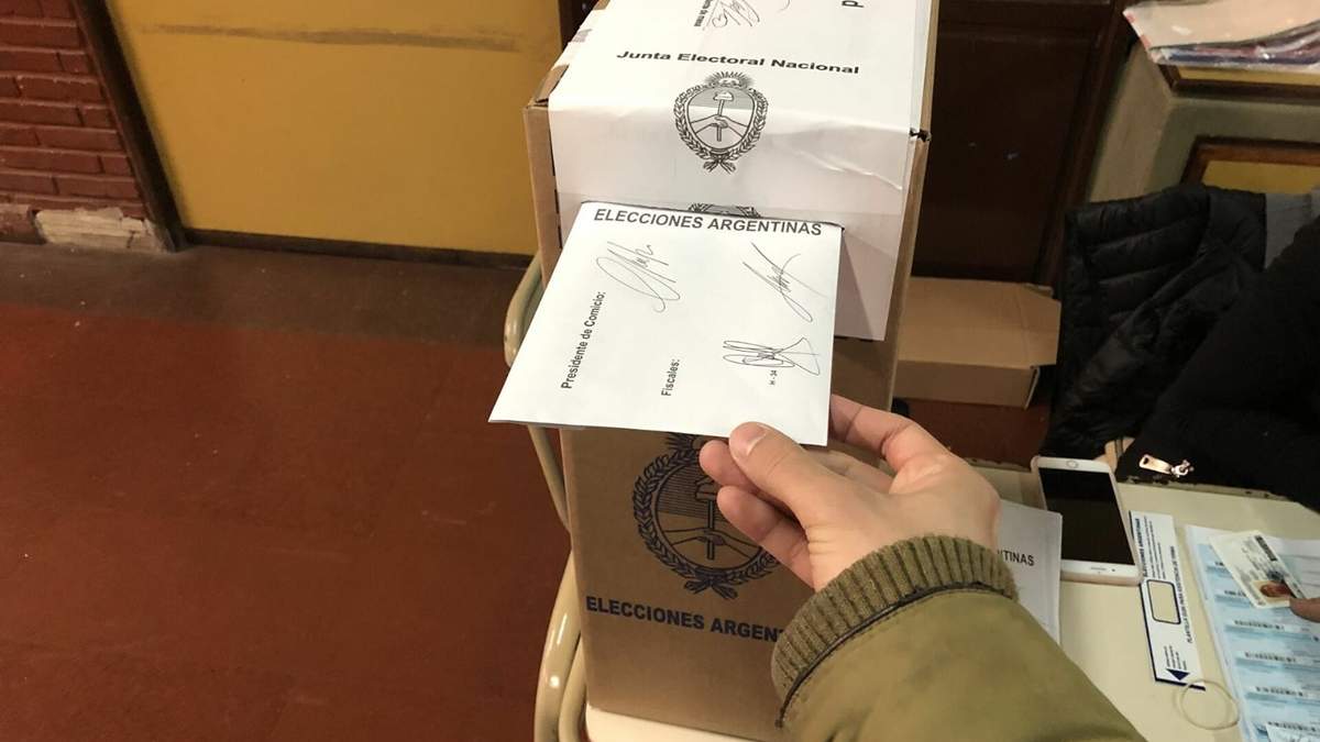 Elecciones primarias, abiertas, simultáneas y obligatorias. Fuente: (Twitter)