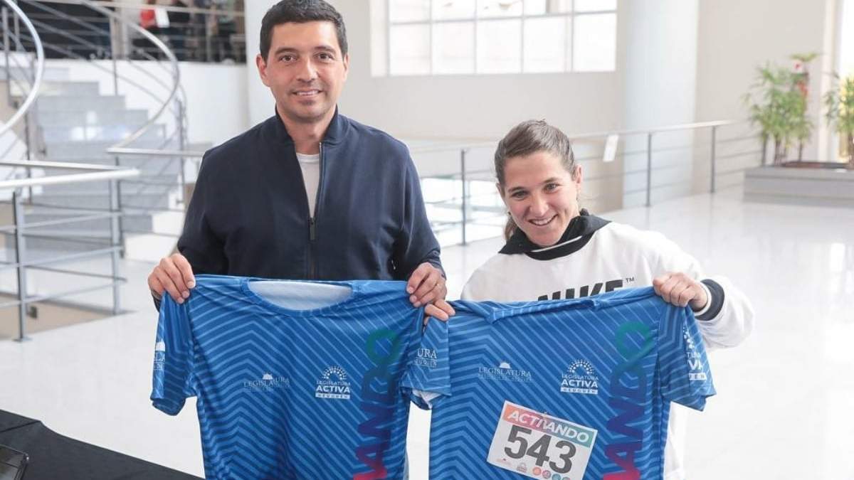 El vicegobernador de Neuquén, Marcos Koopmann, junto a la exjudoca y campeona olímpica Paula Pareto. Fuente: (Twitter)