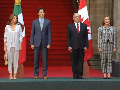 AMLO recibe a Trudeau y su esposa en Palacio Nacional: "Ya quédense a vivir aquí"