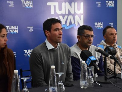 El intendente de Tunuyán se diferenció de Félix y unificó los comicios