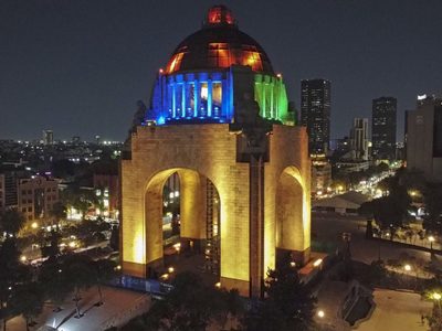 Festival del Día de las Madres en el Monumento a la Revolución; este es el elenco