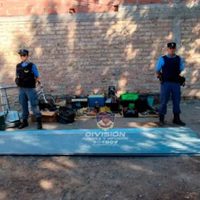 En dos allanamientos incautaron armas, materiales robados y detuvieron a dos hombres