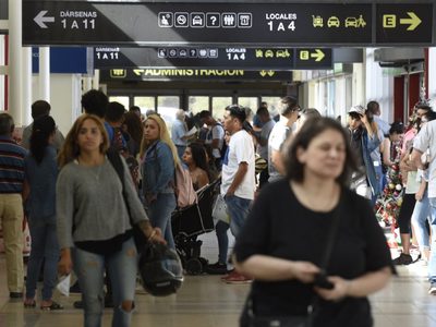 Preocupación en Neuquén Capital: cuatro choferes excedieron su jornada laboral en plena temporada