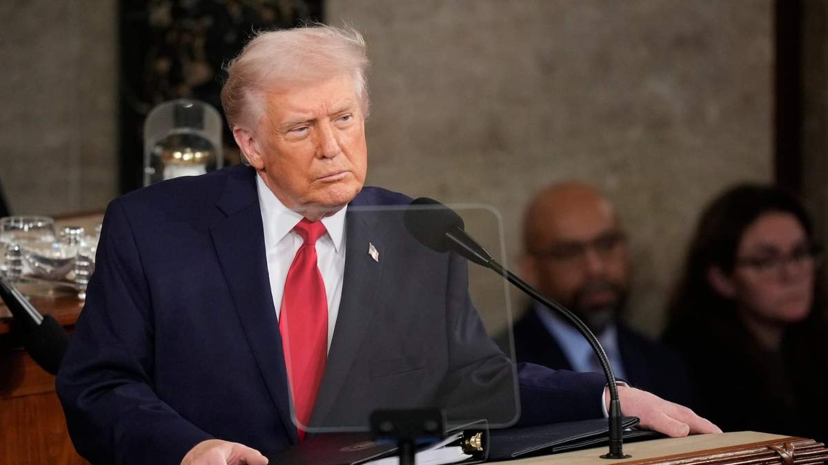 El presidente Donald Trump pronuncia su discurso del Estado de la Unión ante una sesión conjunta del Congreso en la Cámara de Representantes