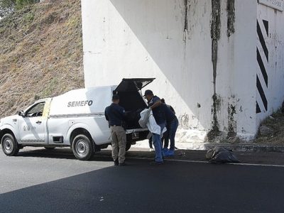 Abandonan tres cuerpos desmembrados en la Autopista del Sol