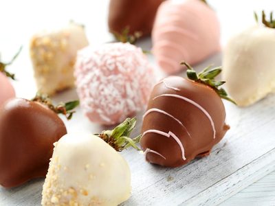 Bombones de frutilla y chocolate con matcha: prepará esta receta para paladares exigentes y baja en calorías