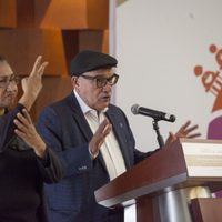 Nuevos libros de texto de la SEP, un "absurdo pedagógico": Gilberto Guevara Niebla