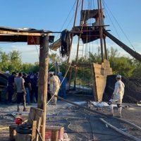 Nivel de agua sube en mina de Sabinas y complica rescate de mineros en Coahuila