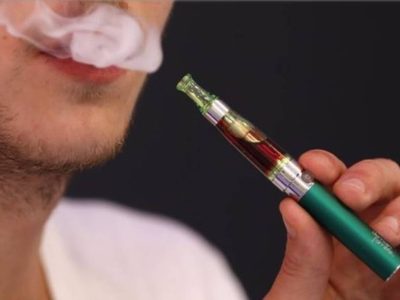 Combinar cigarro y vapeo cuadruplica el riesgo de cáncer de pulmón