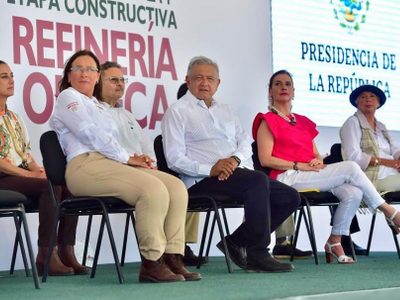 En Dos Bocas, AMLO presume reducción de delitos y crecimiento de la economía