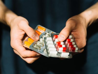 El riesgo de automedicarse y usar mal los antibióticos