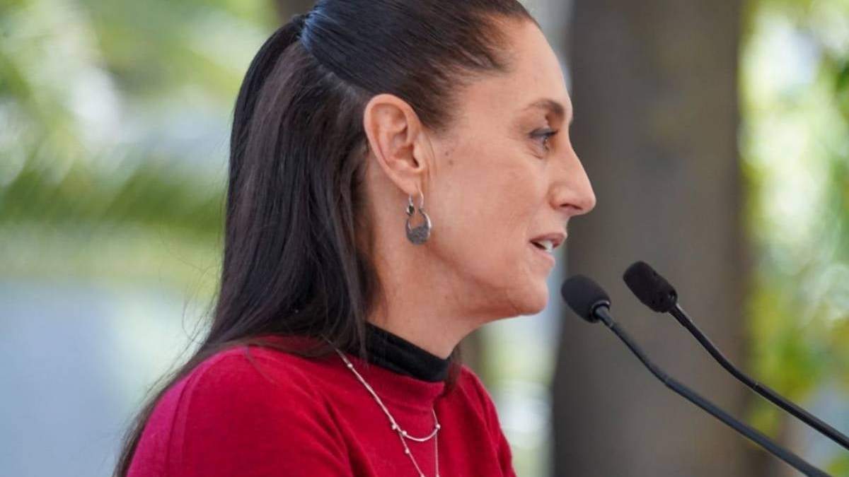 La jefa de gobierno, durante la visita a una obra del Sistema de Aguas en la alcaldía Iztacalco