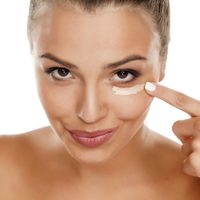 Con solo 1 cosa muy fácil de conseguir: el truco infalible para eliminar las ojeras y lucir como nueva