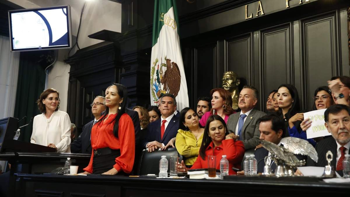 Lilly Téllez en la tribuna