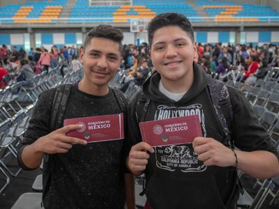 Comisiones infladas y fallas en seguridad asfixian apoyos de las Becas Bienestar