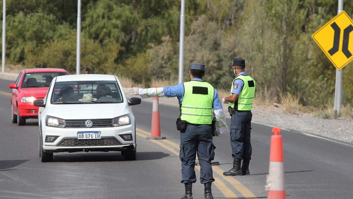 Control policial en Neuquén. Fuente: (Twitter)