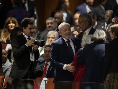 Avión en que viajaba Lula rumbo a Brasilia aterriza a salvo en Ciudad de México tras falla técnica