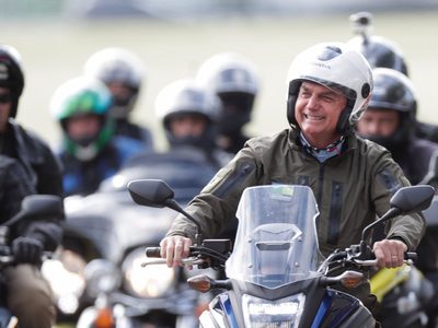 Insólito: multan a Bolsonaro por romper las normas sanitarias contra la pandemia