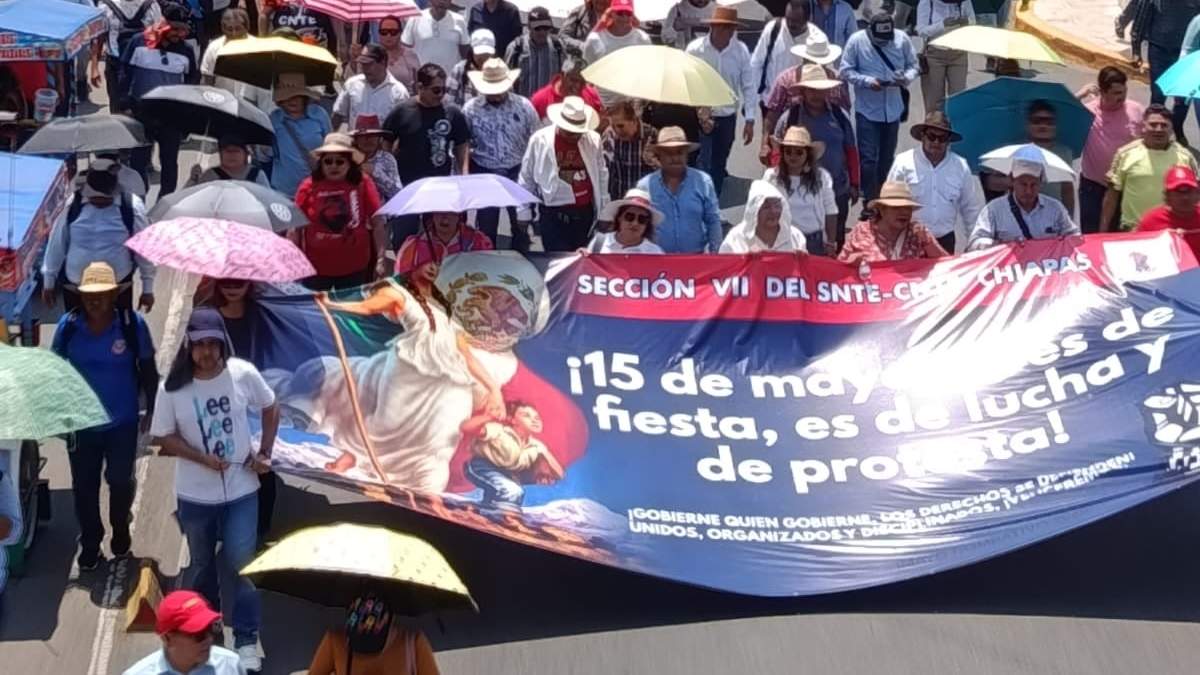 CNTE perfila huelga nacional; maestros marchan en Tuxtla en el Día del Maestro