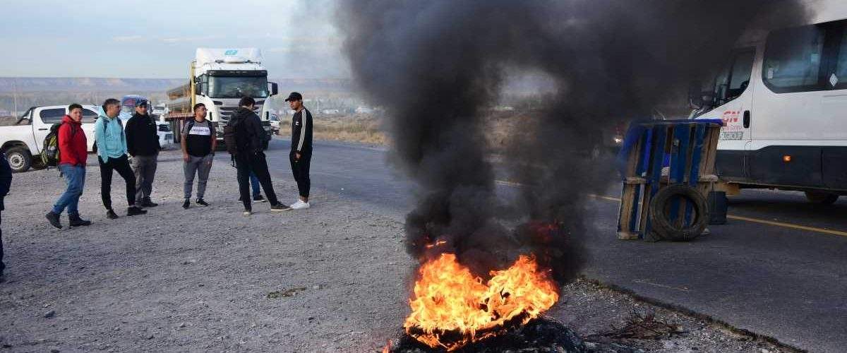 Petroleros levantaron los cortes de ruta. Fuente: (Noticias de Bariloche)