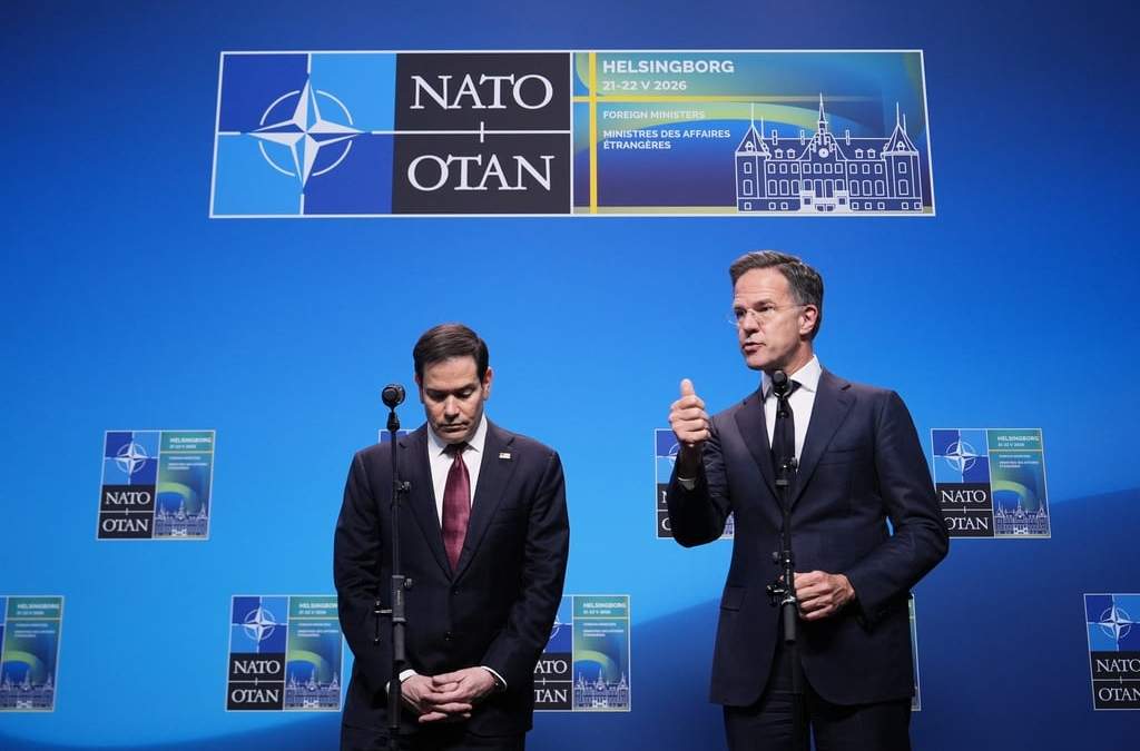 El secretario de Estado de Estados Unidos, Marco Rubio (izquierda), y el secretario general de la OTAN, Mark Rutte, ofrecen una declaración durante una cumbre de ministros de Exteriores de la alianza en Helsingborg, Suecia, el 22 de mayo de 2026