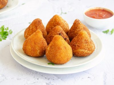 Coxinhas: si te gustan las bombas de papa, esta receta brasilera te va a encantar