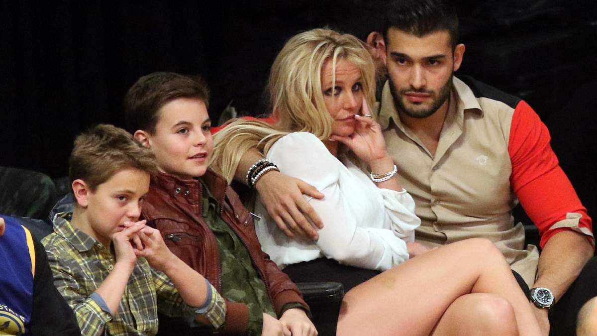 Britney Spears, Jayden y Sean James Federline y Sam Asghari. Fuente: (Twitter).