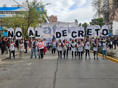 Docentes de Neuquén se adhieren al paro nacional de CTERA