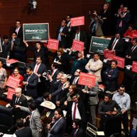 Senado avala la reforma educativa con oposición del PAN