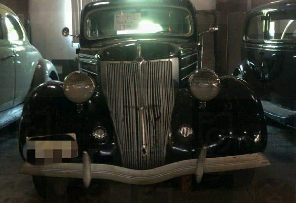Los autos y arte decomisados en una casa de Raymundo Collins. Foto: FGJCDMX