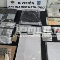 Desarticulan punto de venta de droga oculto en una despensa barrial