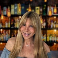 Cuánto cuesta comer en el exclusivo bar que tiene Adriana Brodsky junto a su hijo