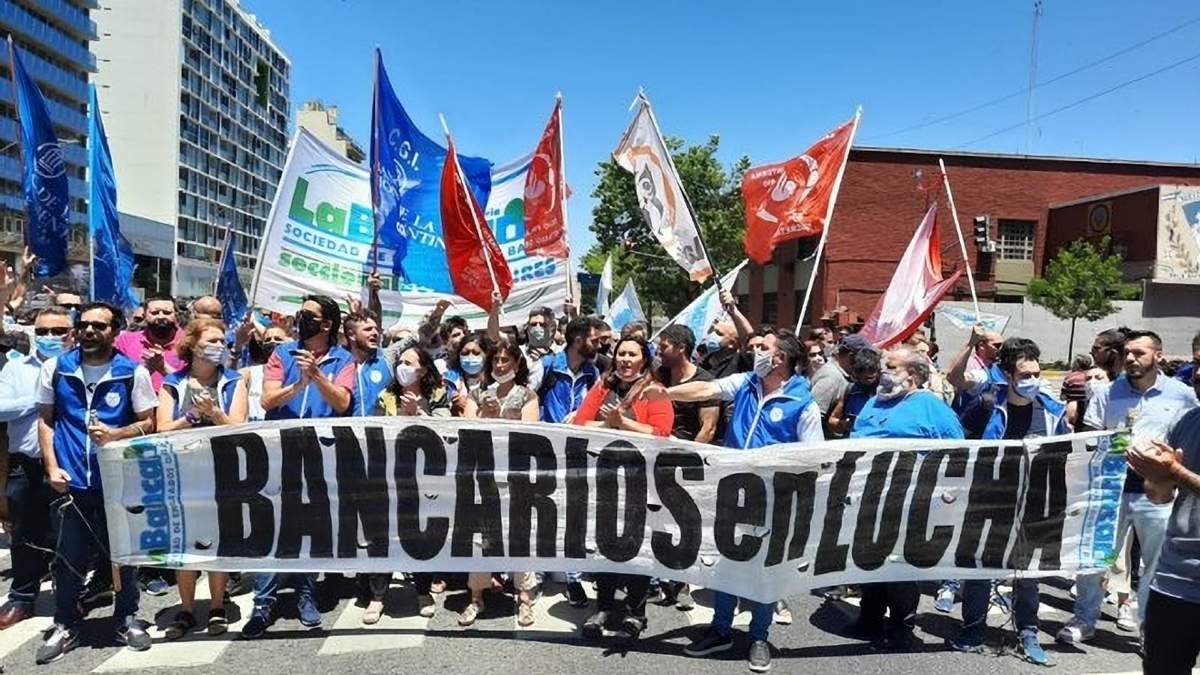Marcha de empleados bancarios en Neuquén. Fuente: (Twitter)