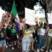 Feministas exigen al Congreso de Puebla descongelar iniciativa sobre el aborto legal
