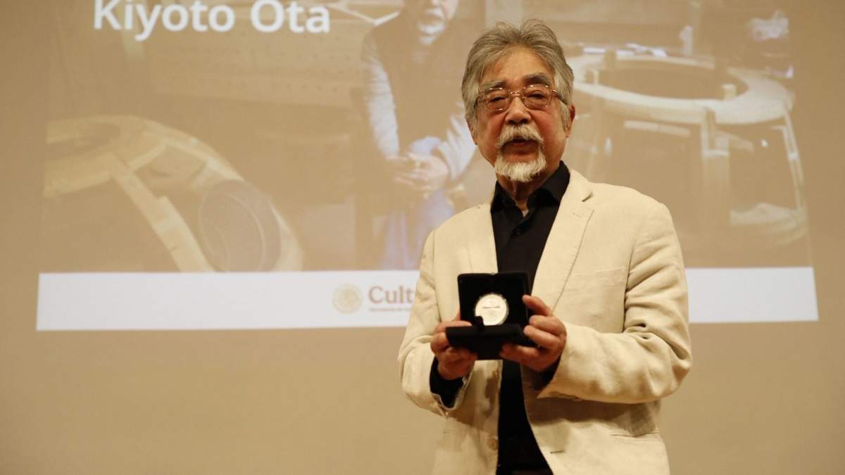 El escultor y académico Kiyoto Ota