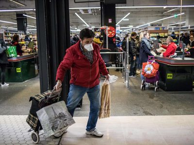 Emergencia por coronavirus: el Gobierno obliga a retrotraer los precios de más de mil productos
